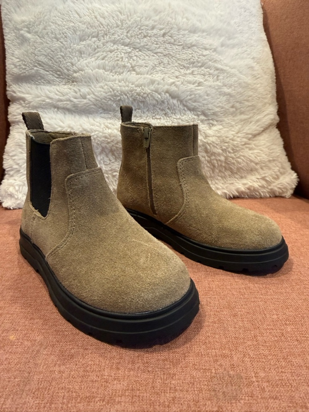 Kids Unisex Suede Chelsea Ankle Boots in Taupe